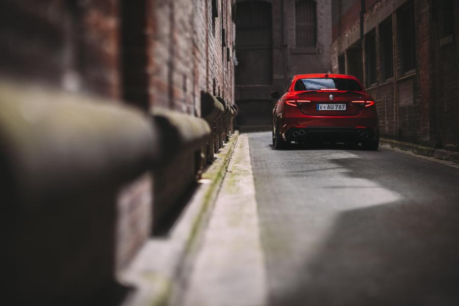  Alfa Romeo Giulia Quadrifoglio (952) 2017 года  (AU) (фото 12 из 41)